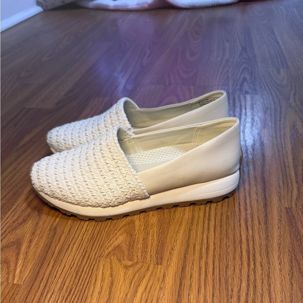 NWOT Baretraps Gennie slip-on wedge sneakers natural crochet size 6